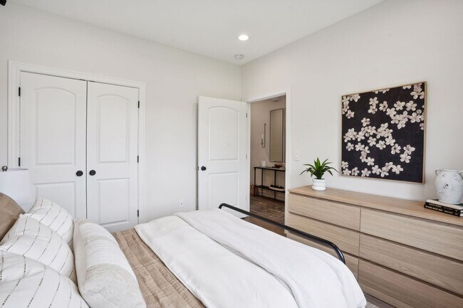 Building Photo - 3 Bedroom Twin Home With Extras