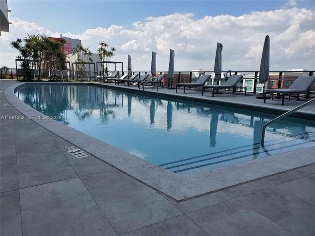 Building Photo - 1600 NE 1st Ave