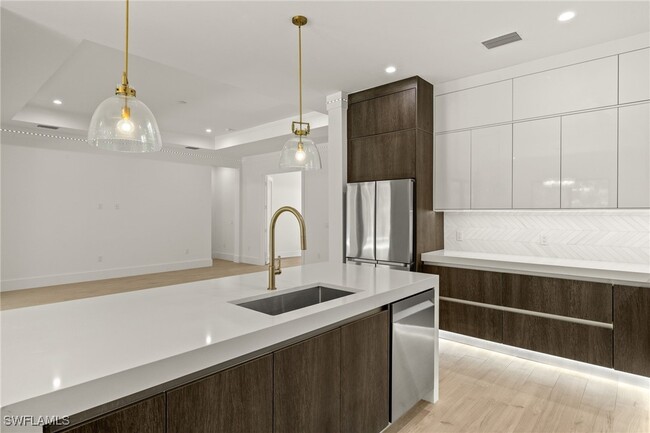 Building Photo - 1587 Golden Gate Blvd W
