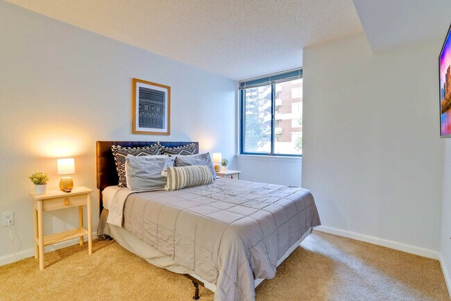 Building Photo - 901 N Pollard St