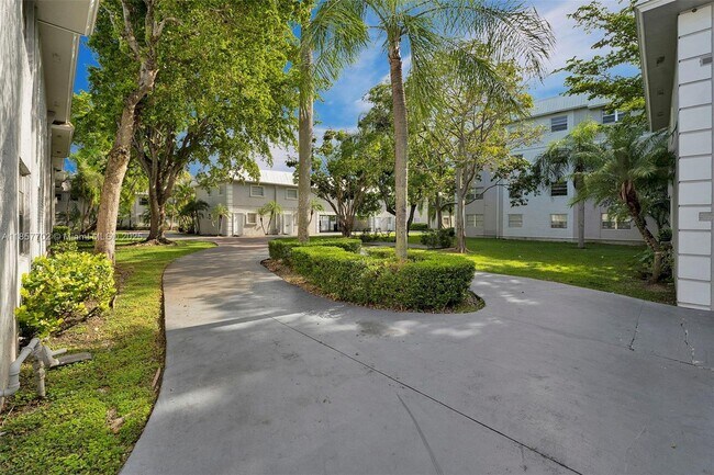 Building Photo - 17255 SW 95th Ave