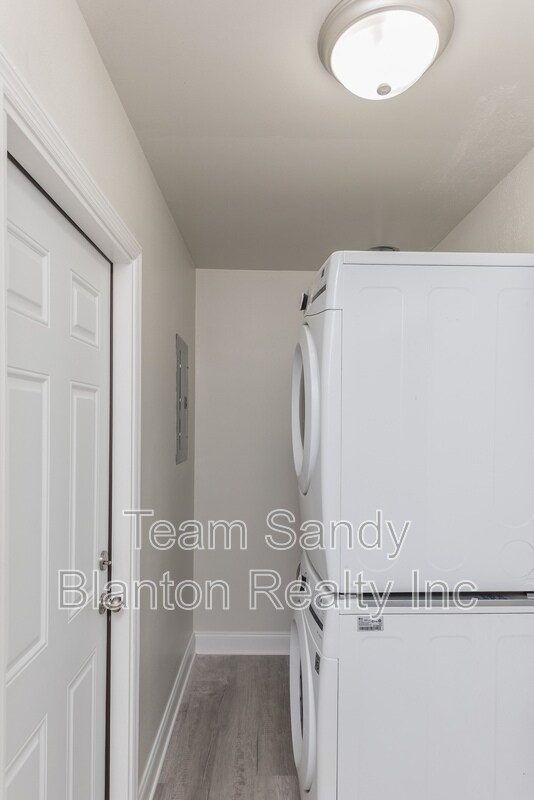 Building Photo - 3995 Tom Ln Dr