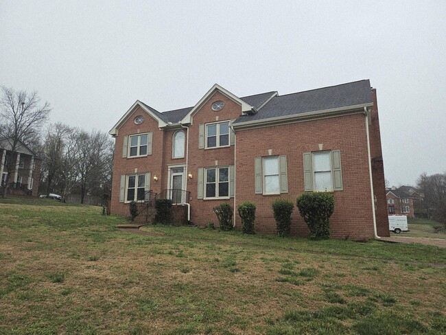 Building Photo - 208 E Bend Ct