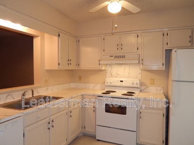 Building Photo - 738 Coventry Ln