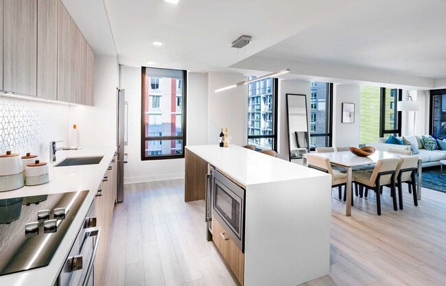 Building Photo - Intersect at O