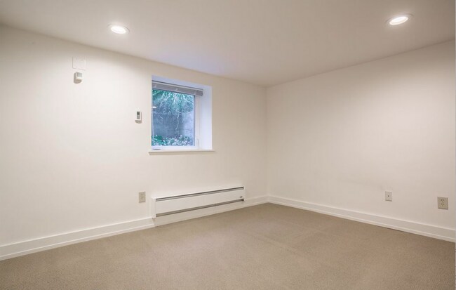 Building Photo - Updated One Bedroom in Beautifully Convert...