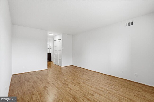 Building Photo - 309 Yoakum Pkwy