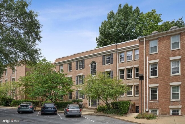Building Photo - 2727 Ordway St NW