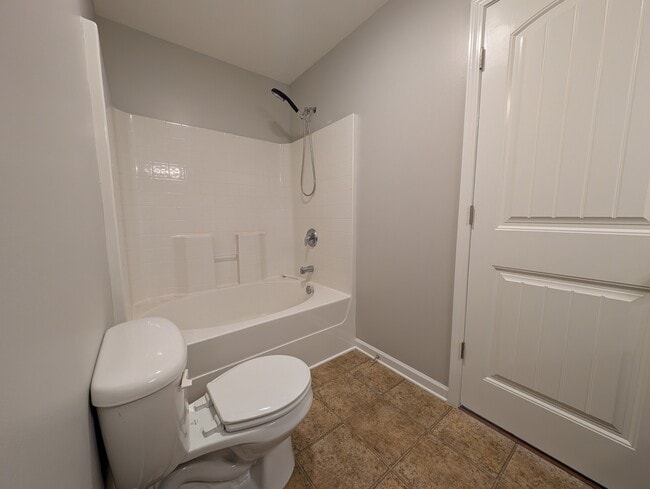 Building Photo - 1438 Riverbrook Dr