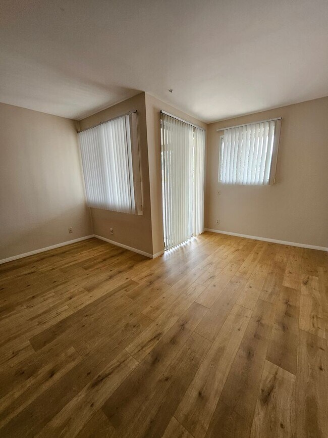 Building Photo - 2 BD/2BA Condo in the La Mesa Village