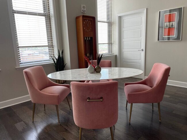 Building Photo - 272 E Main St