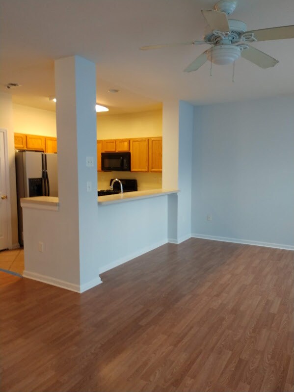 Building Photo - 246 Riverwalk Way