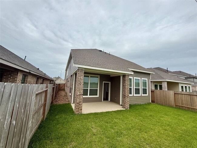 Building Photo - 31015 Myers Hvn Ln