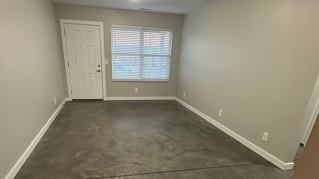 Building Photo - 218 College St