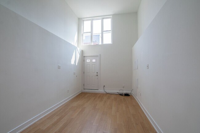 Building Photo - 1220 LeCount St