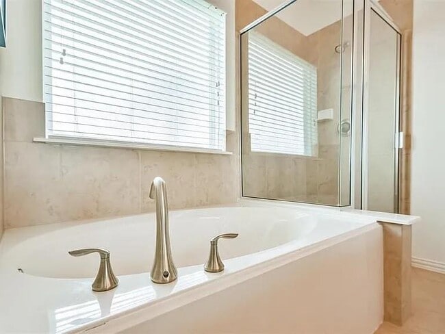 Building Photo - 2125 Sand Ridge Dr