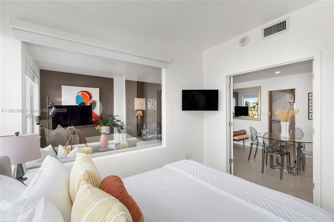 Building Photo - 4925 Collins Ave