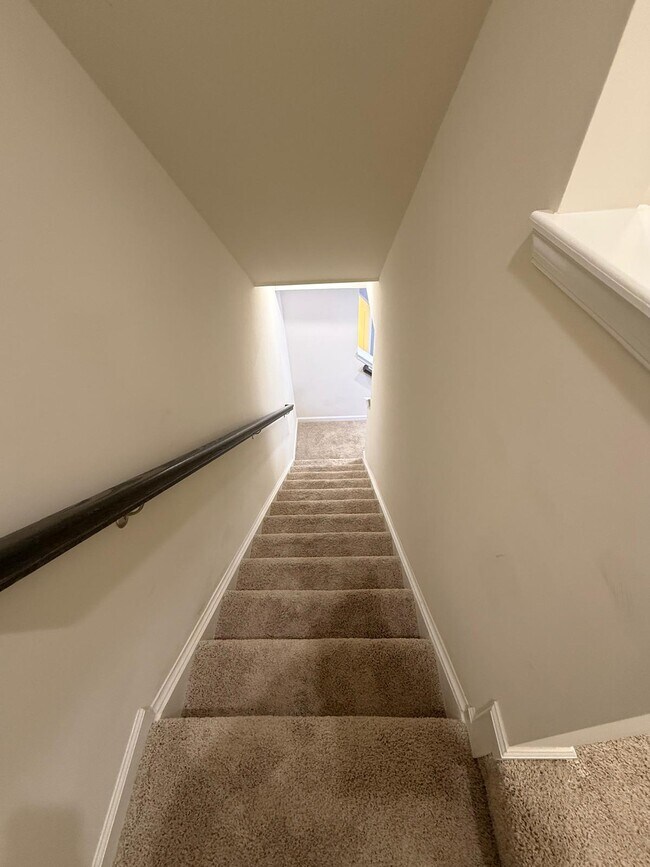 Building Photo - 23910 Catawba Hill Dr