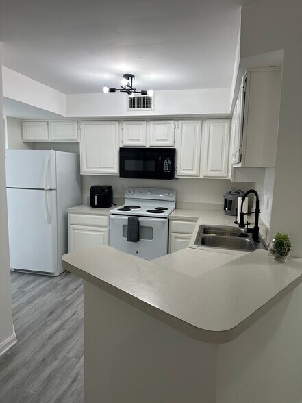 Building Photo - 1280 S Alhambra Cir