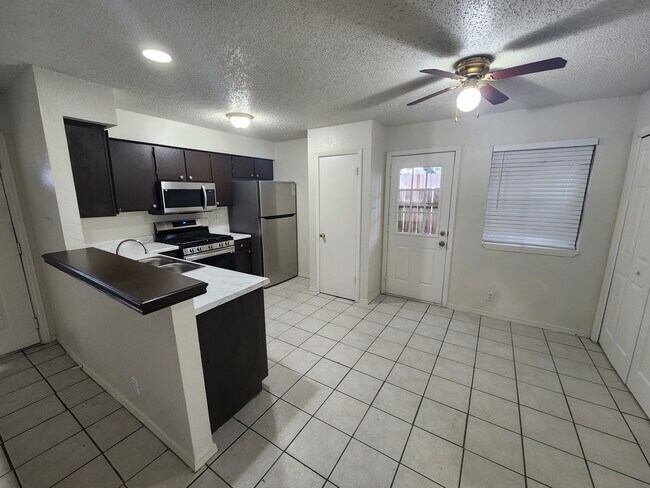 Building Photo - 3804 Rocky Hollow Trl