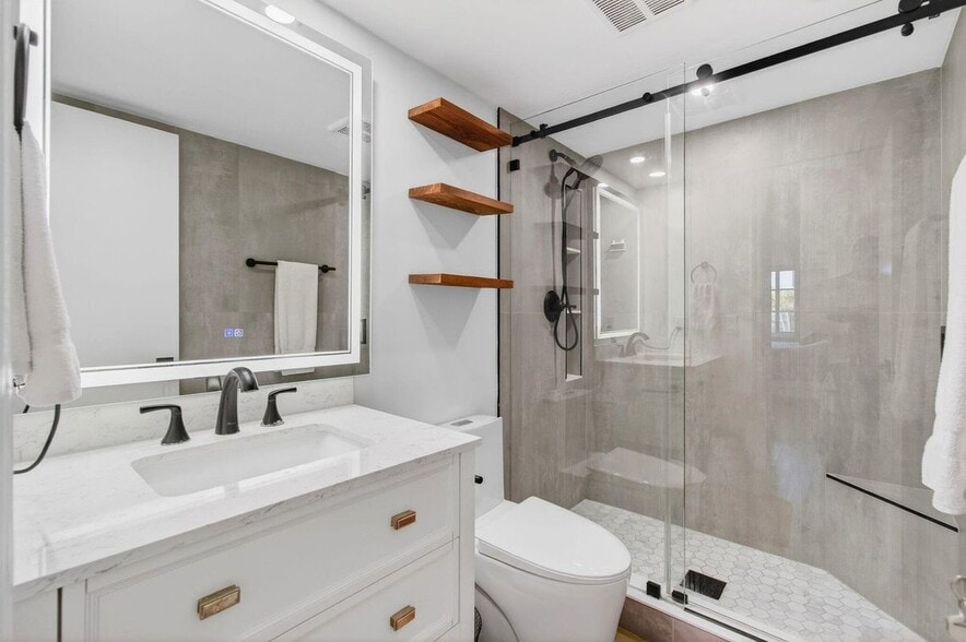 Building Photo - 50 SW 3rd Ave