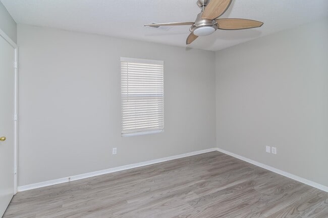 Building Photo - 4734 Waterfront Oak Dr