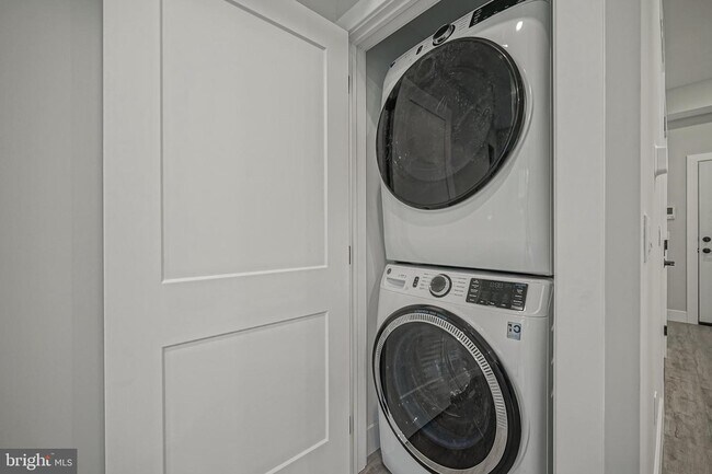 Primary Photo - 845 N 15th St
