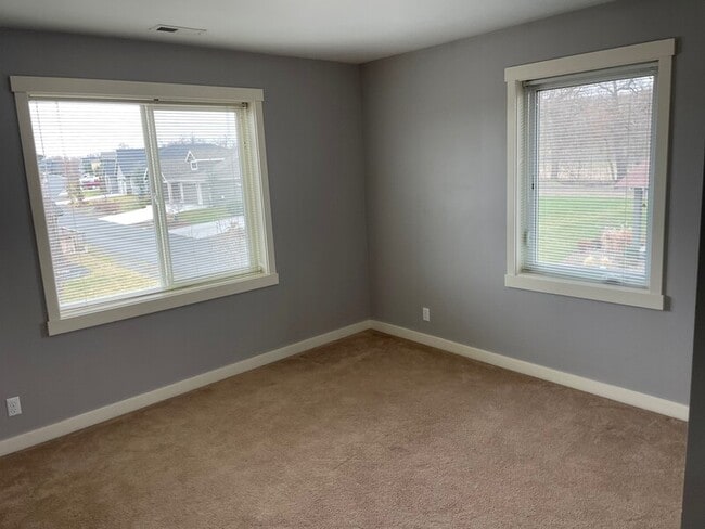 Building Photo - 490 Reserve Way