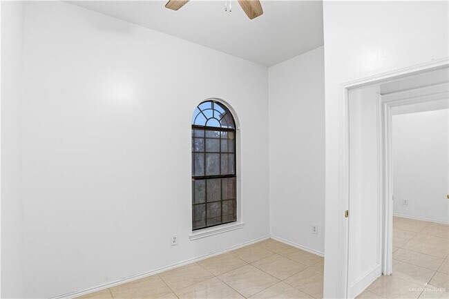 Building Photo - 23790 N Val Verde Rd