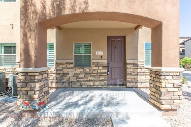 Building Photo - 2821 S Skyline Dr