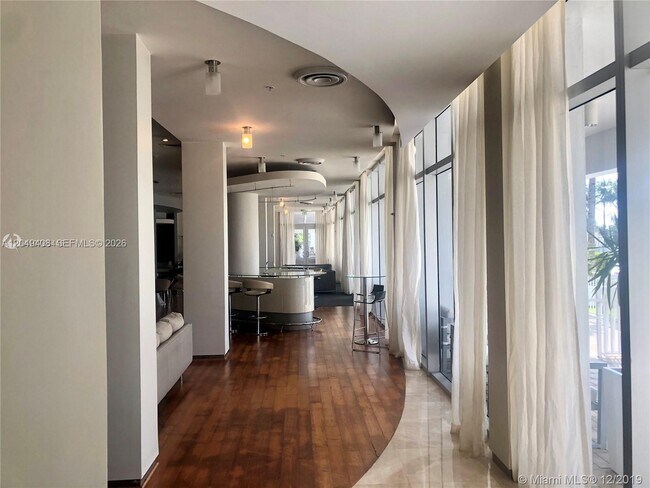 Building Photo - 10275 Collins Ave