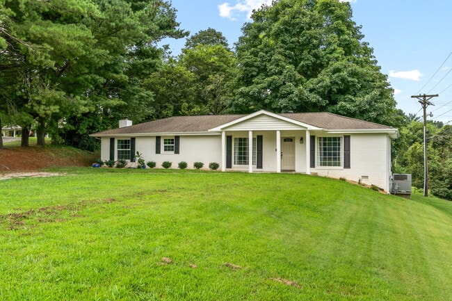 Building Photo - 370 Rossview Rd