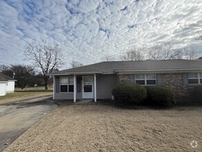 Building Photo - 262 Easy Street Cove