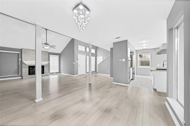 Building Photo - 803 Chateau Pl