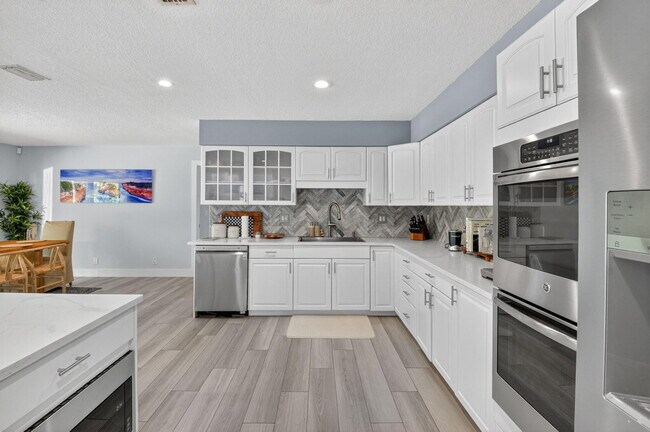 Building Photo - 6701 Hillside Ln