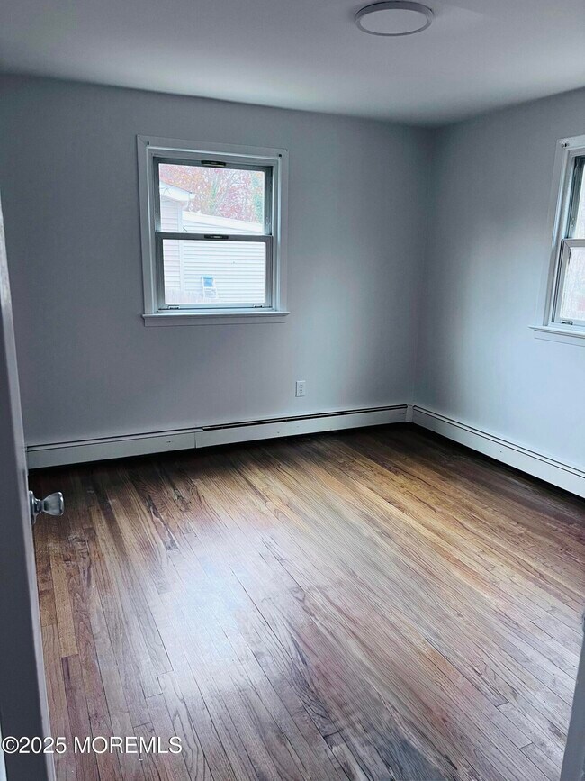 Building Photo - 891 Raleigh Dr