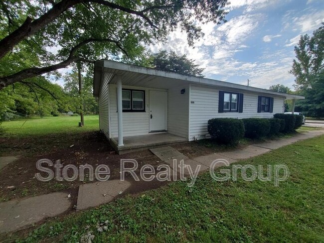 Primary Photo - 5608 E Newcomer Ave