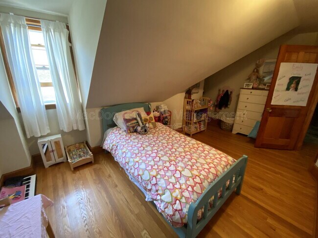 Building Photo - 916 Sylvania Ave