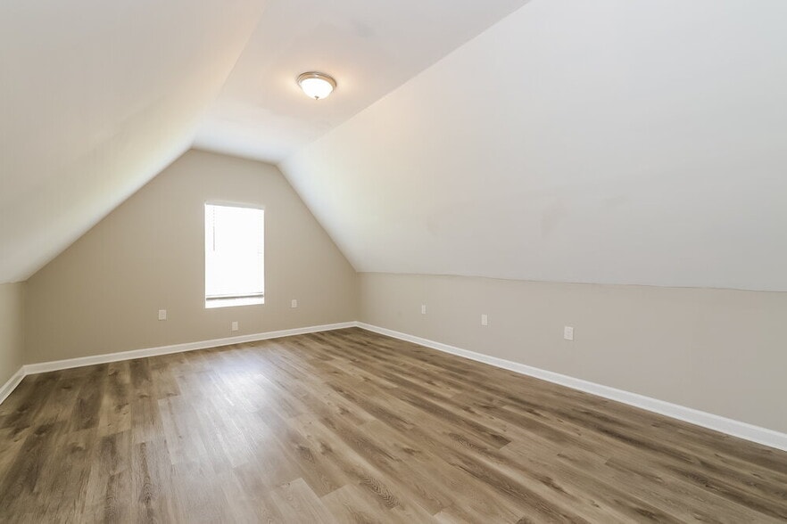 Building Photo - 2458 Kindlewood Dr