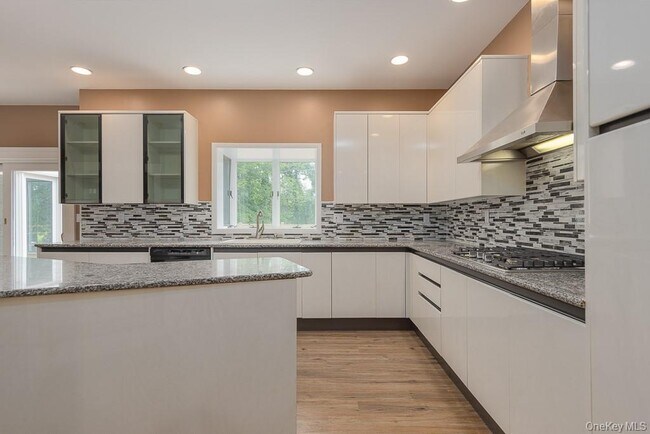 Building Photo - 185 Spook Rock Rd