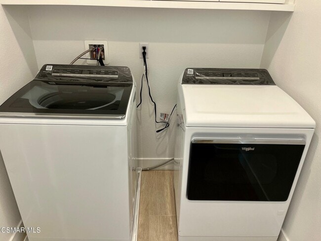 Building Photo - 779 Edward Scholle Dr