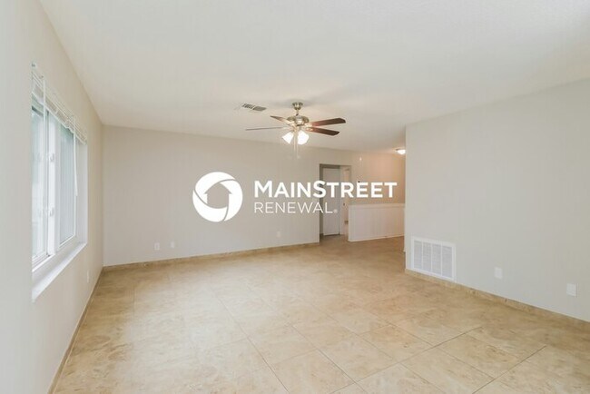Building Photo - 3 Bedroom Pet-Friendly Home in Tampa, FL with Main Street Renewal