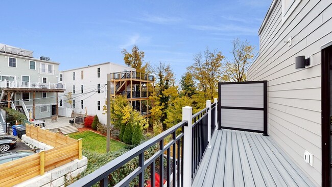 Primary Photo - 440 E 8th St