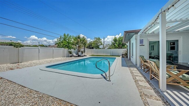 Building Photo - 1302 Mango Ave