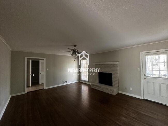 Building Photo - 3044 S Mendenhall Rd