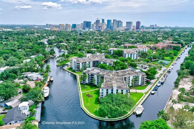 Building Photo - 1000 River Reach Dr