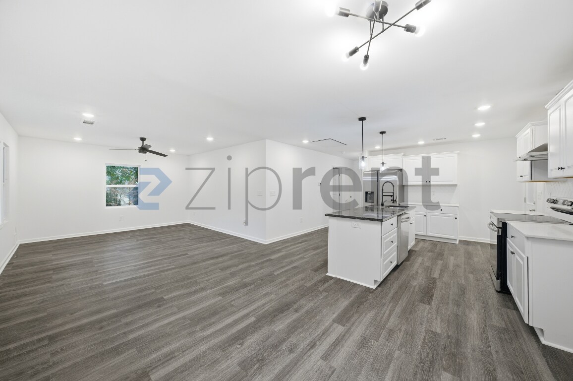 Building Photo - 175 Holly Rd NW