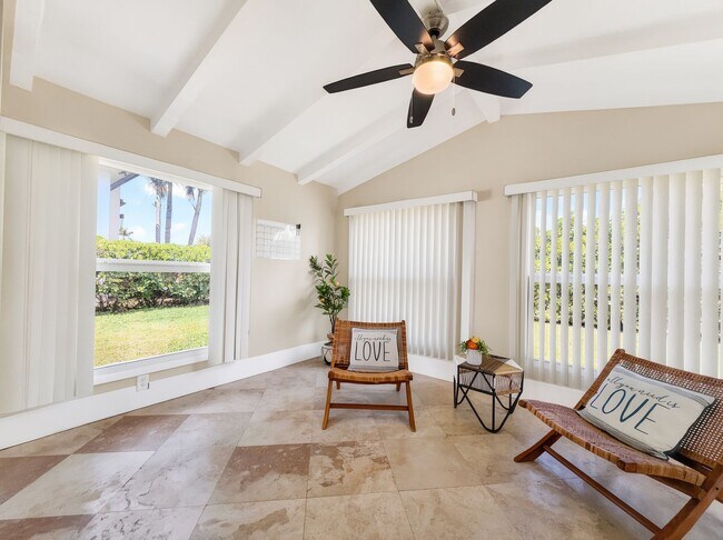 Building Photo - Discover the perfect Naples Park rental just minutes from the beach.