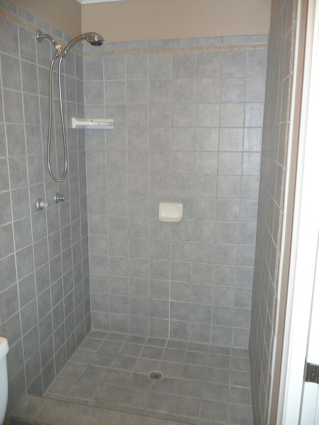 Building Photo - 4 bedroom home in Tustin