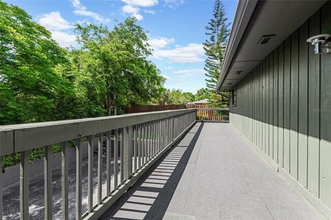 Building Photo - 315 Sweet Bay Ave